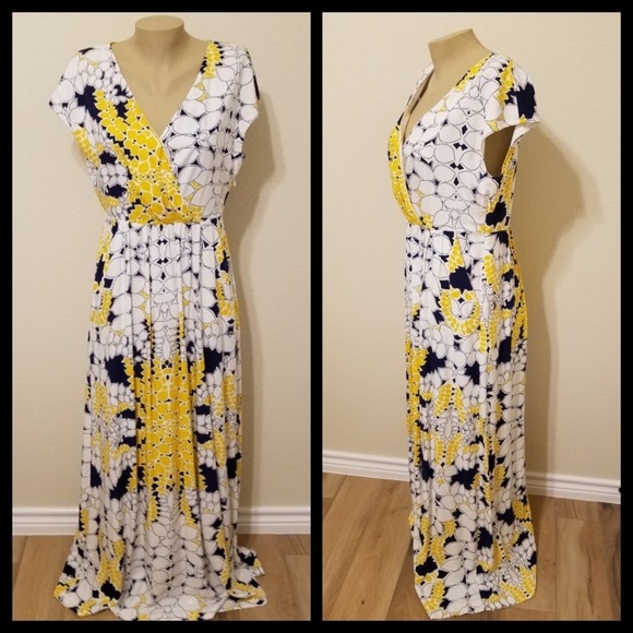 🆕️Gap "Distorted Dawn" Maxi Wrap Dress 8 - Picture 5 of 12